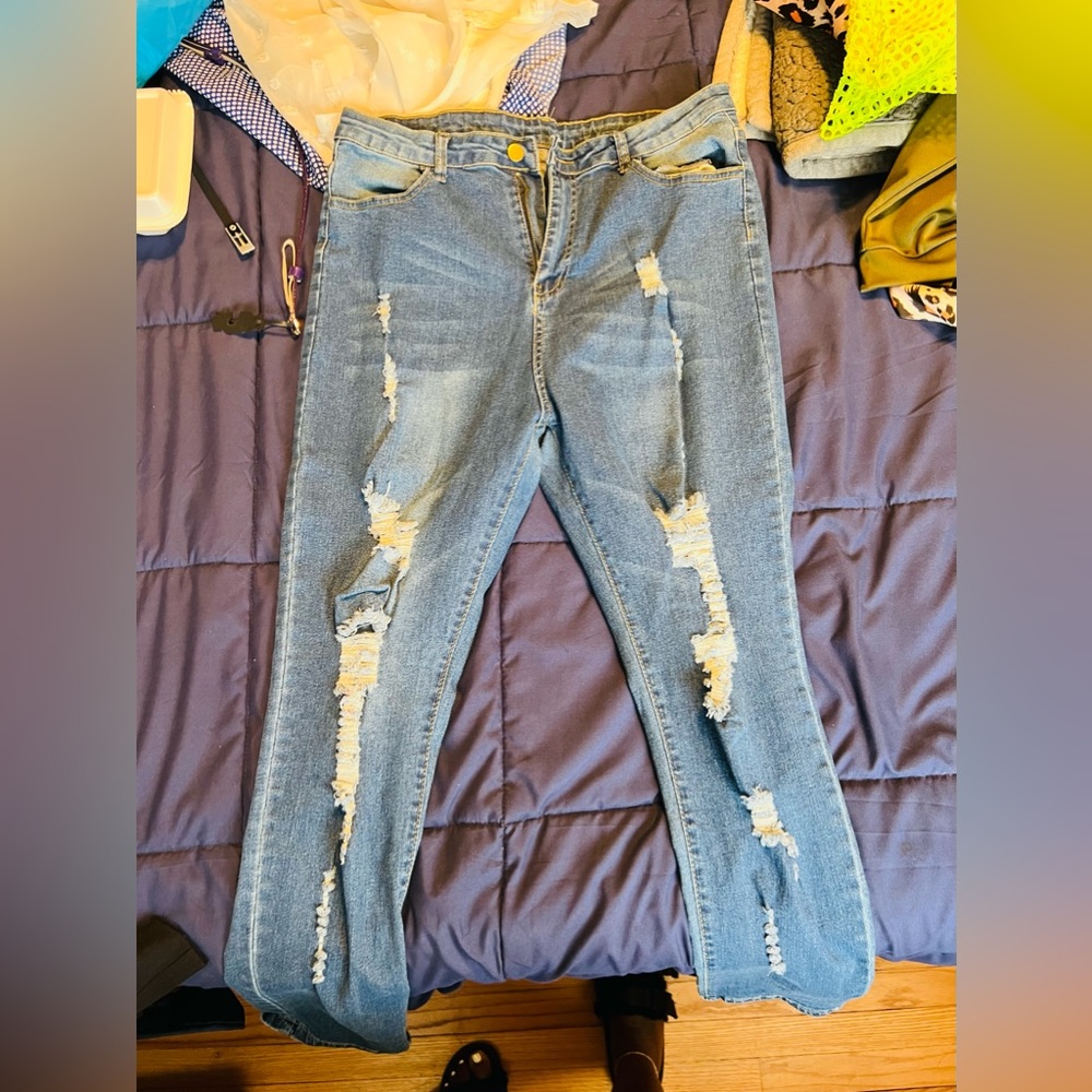 Women ripped jeggings